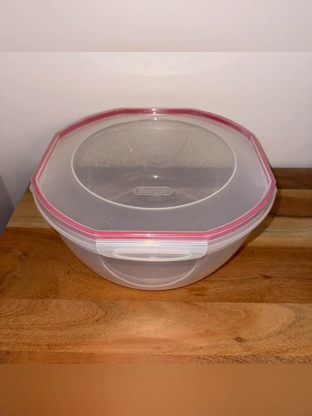 Sterilite Ultra Seal 8.1 qt Food Storage Bowl - Clear With Red Trim Seal